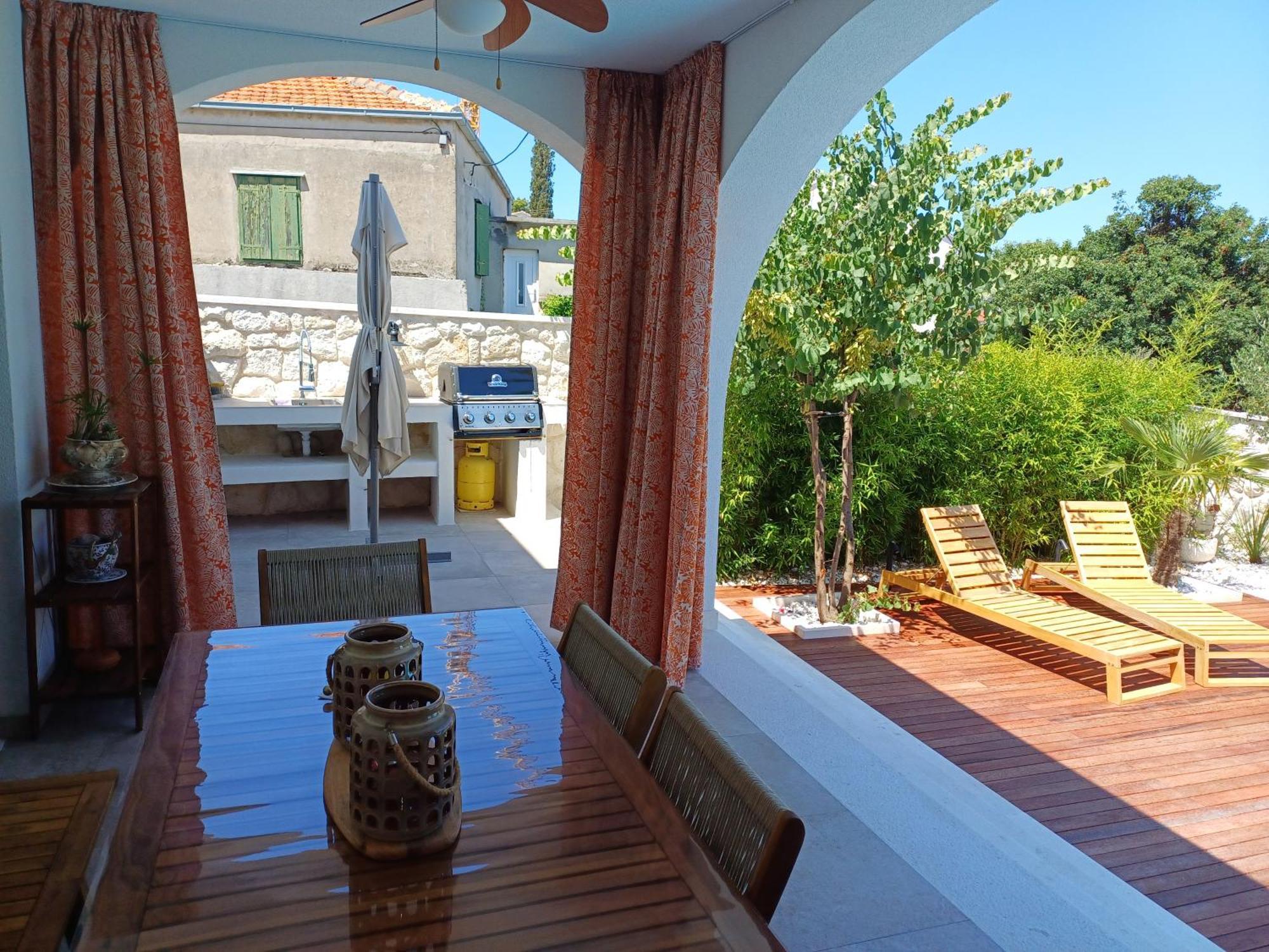 The Three Flowers Pool House Traù Esterno foto
